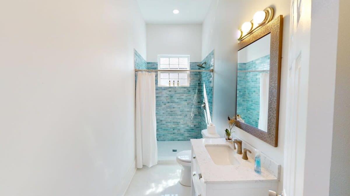Holiday home Sunny 5bed W Parking And Direct Streetcar Access New Orleans