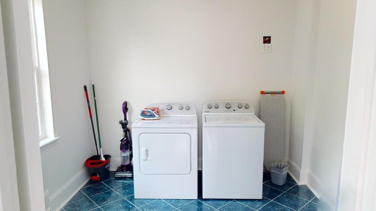 Sunny 5bed W Parking And Direct Streetcar Access Holiday home