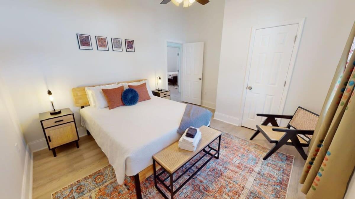 Holiday home Sunny 5bed W Parking And Direct Streetcar Access