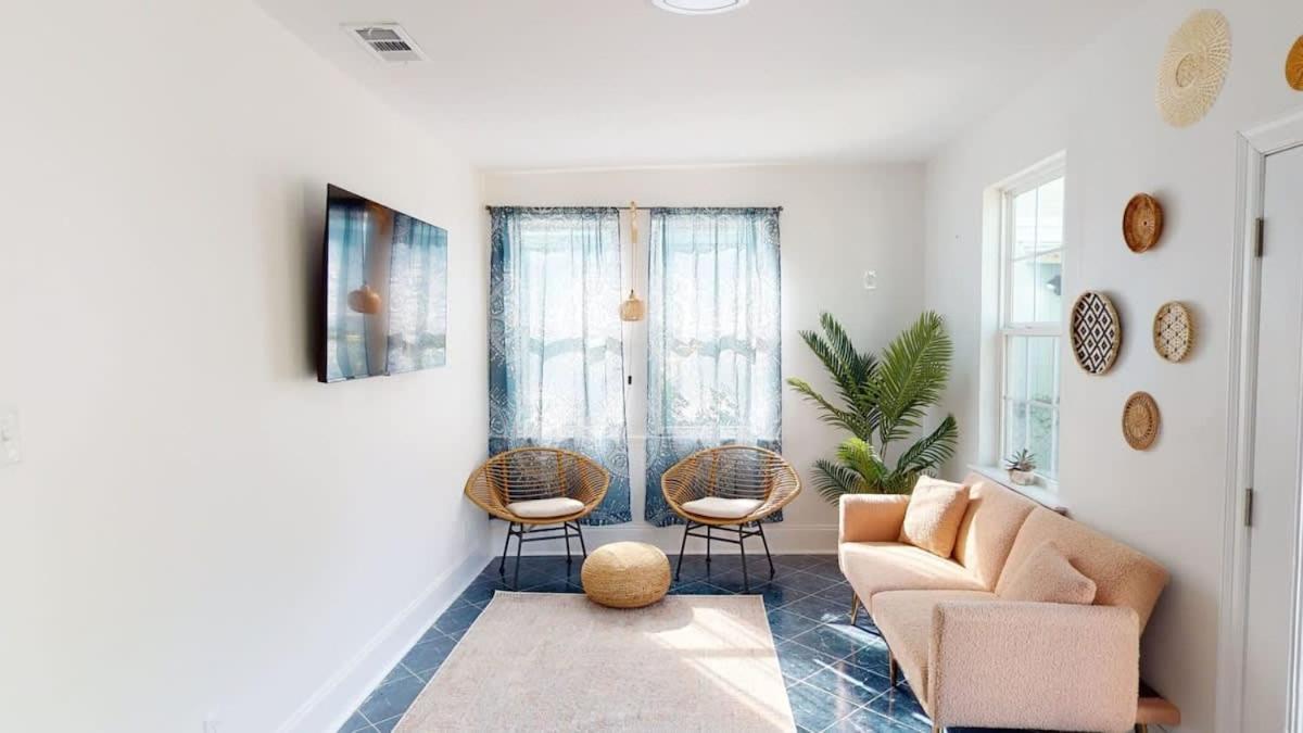 Sunny 5bed W Parking And Direct Streetcar Access Holiday home New Orleans